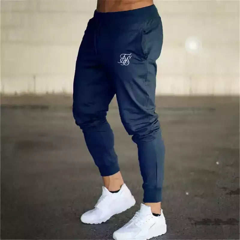 Pantalon cargo rouge bordeaux pour un look original et élégant.