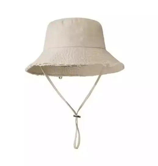 Chapeau style pêcheur rose avec bord effiloché