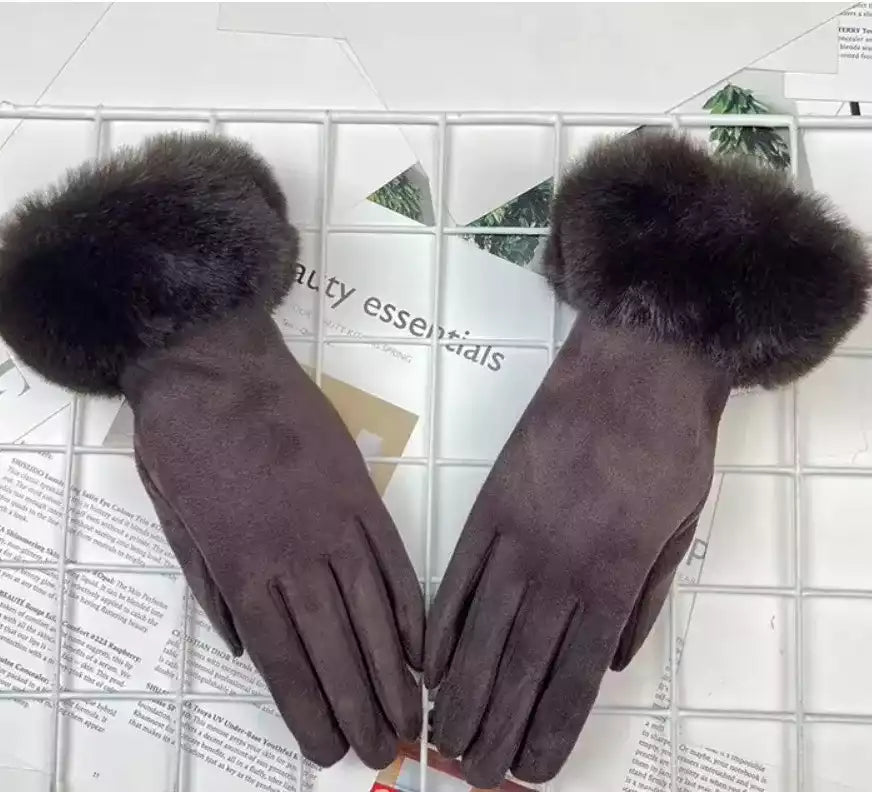 Offrez un cadeau de Noël luxueux avec ces gants en cuir suédé.