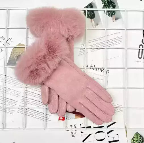 Gants en cuir suédé rose poudré – Douceur et féminité en édition luxe.