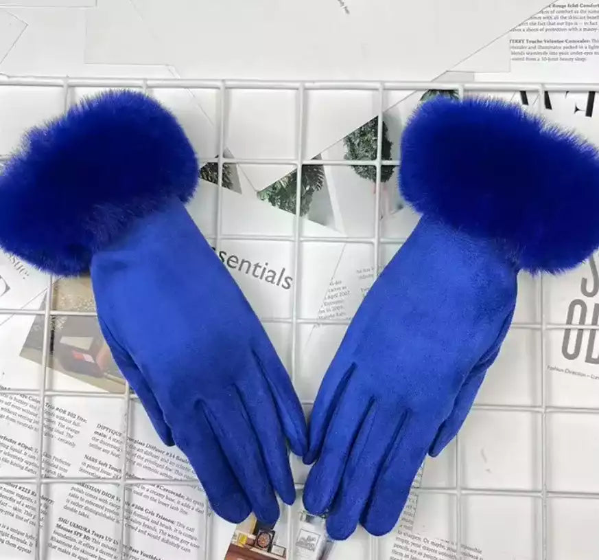 Élégance hivernale avec ces gants en cuir suédé premium.