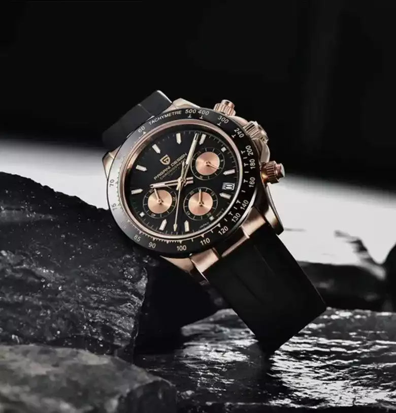 Homme ajustant le bracelet en acier de la montre PAGANI Chronographe.